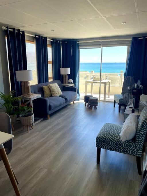 B402 Nautica Apartment