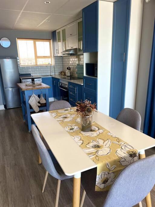 B402 Nautica Apartment